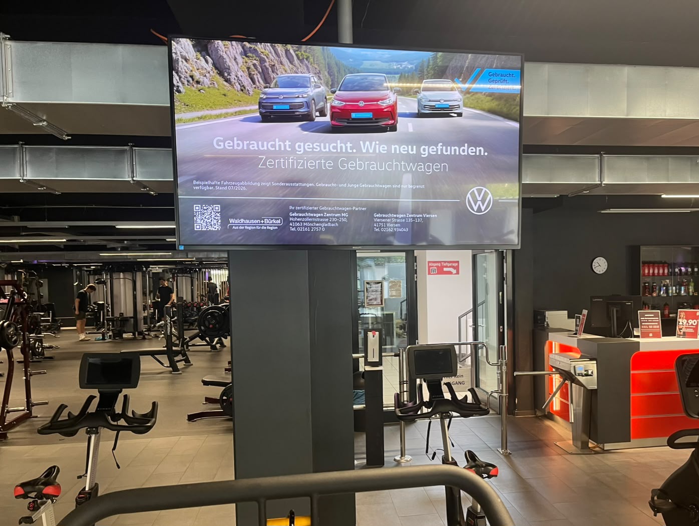 Instore Screen im Cardio-Bereich des Fitnessstudios