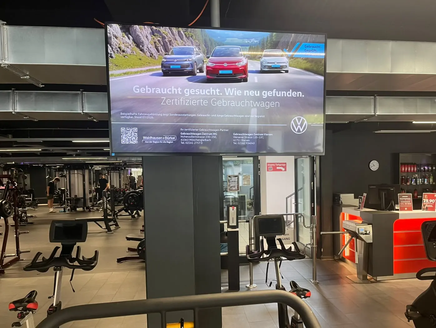 Instore Screen im Cardio-Bereich des Fitnessstudios