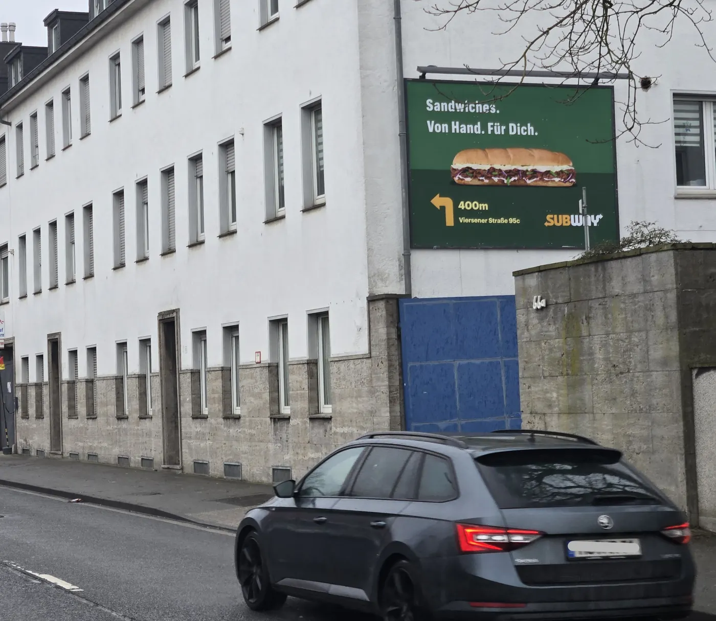 nextevo DOOH Kampagne – Hauptstraße mit viel Verkehr nextevo DOOH Kampagne – Hauptstraße mit viel Verkehr