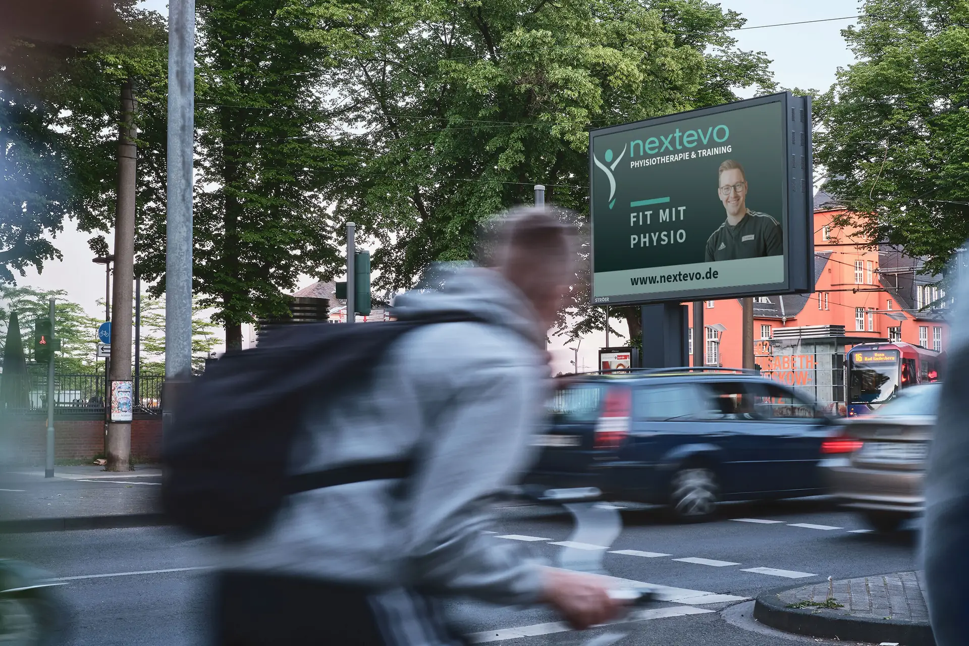 DOOH Digital-Plakat in der Stadt DOOH Digital-Plakat in der Stadt